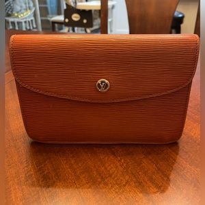 ❌SOLD❌Authentic Louis Vuitton Montaigne epi clutch bag